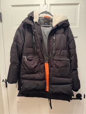 OROLAY Women’s Black Puffer Coat with Cream Sherpa Hood and Orange Trim